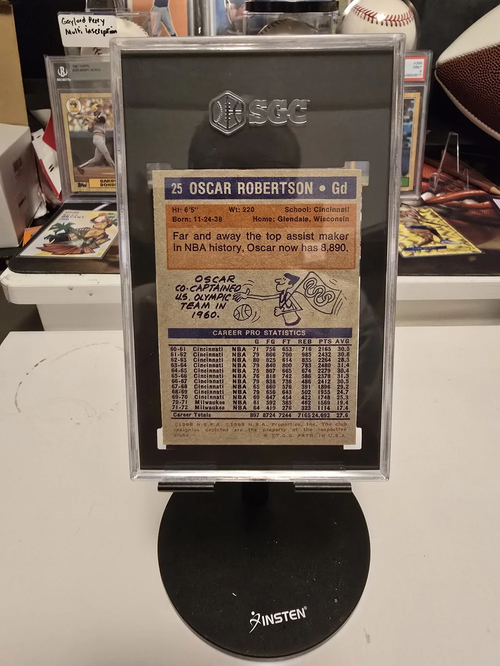 1972-73 Topps Oscar Robertson #25 SGC 6 EX/NM - Milwaukee Bucks HOF